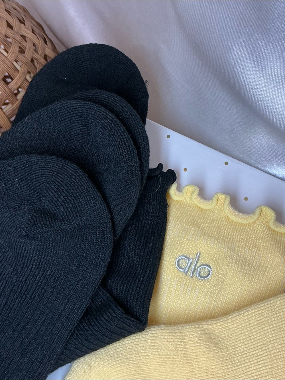 NWOT Alo Yoga Lettuce Edge Socks Black White Yellow Pink - Picture 5 of 7